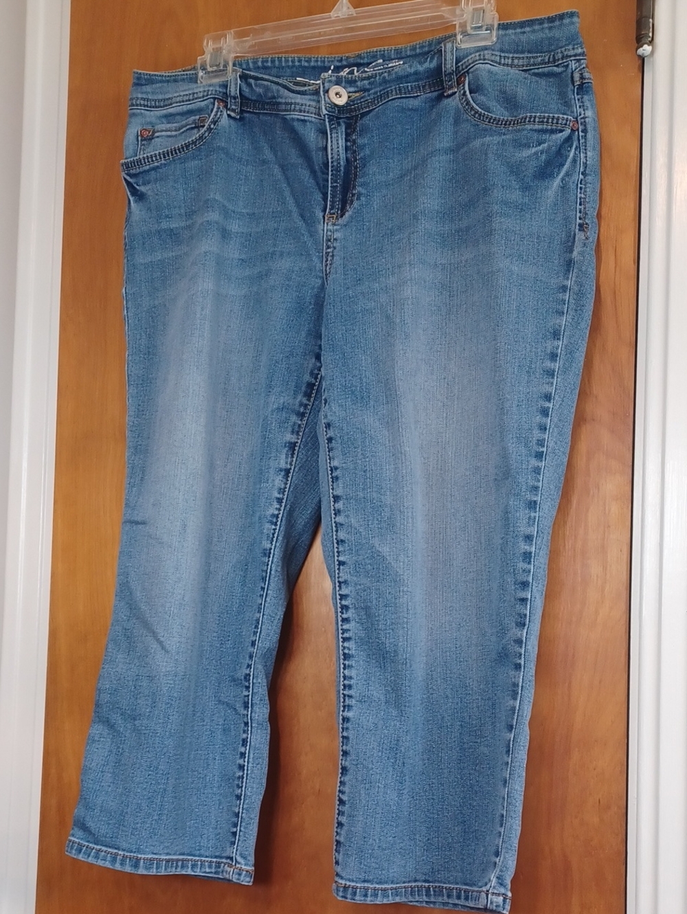 INC Skinny Leg Curvy Crop Jeans Sz.14P. L.22".R.9". W.37". Slight Wear Left Leg.